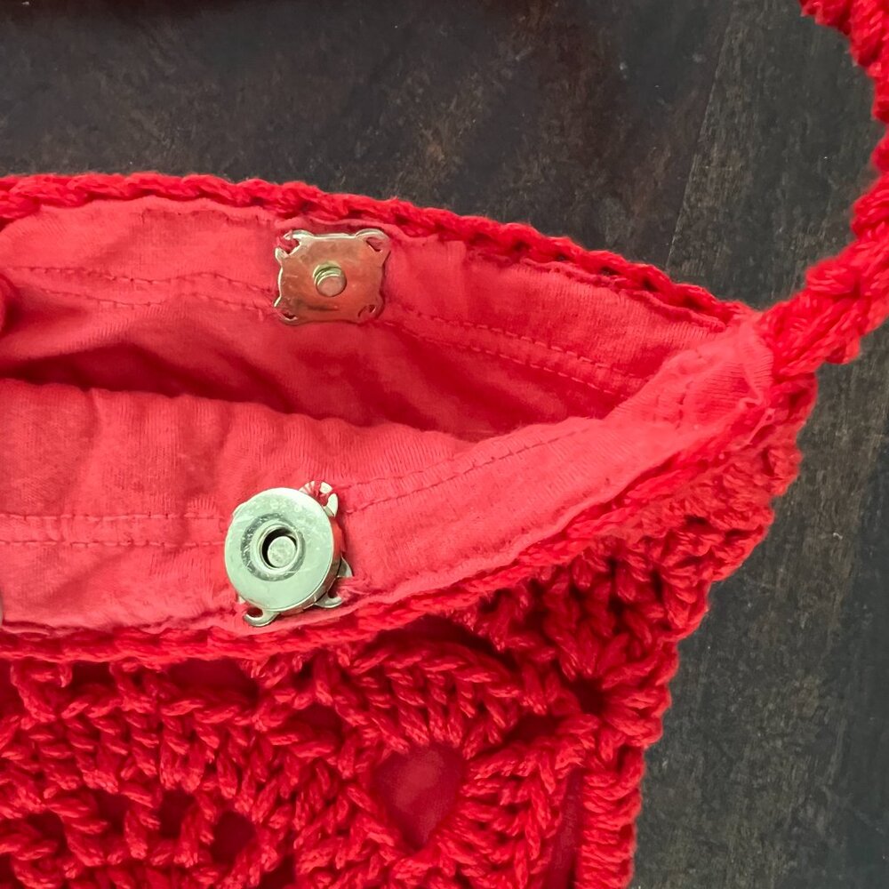 Crochet Boho Cross-Body Bag, red, lined, handmade - Picture 4 of 5